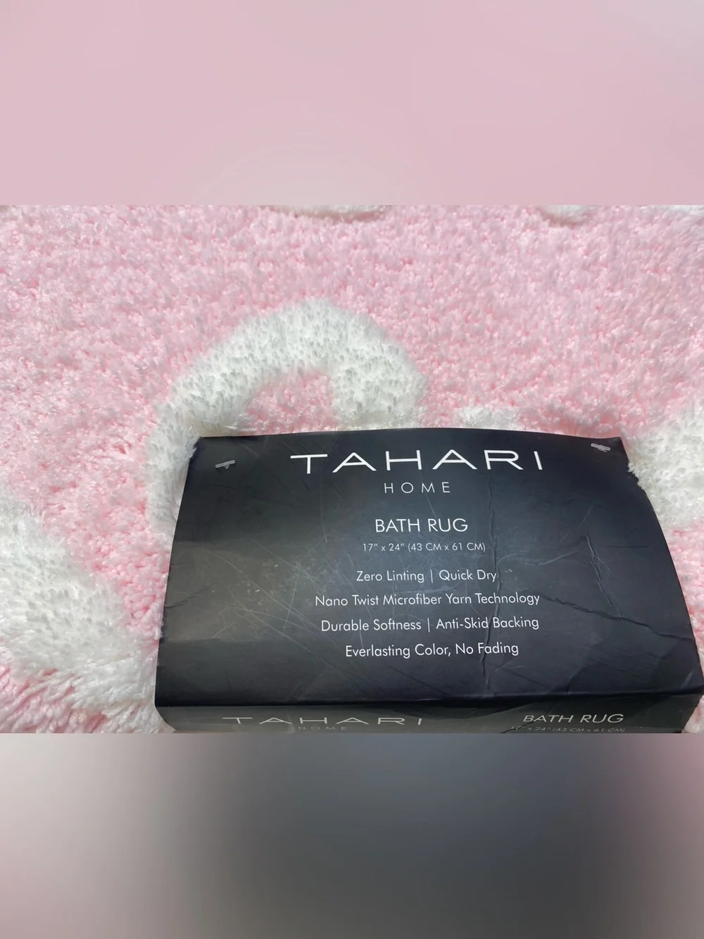 TAHARI ❤️So soft Bow pattern Bath Rug Baby Pink /White 17x24”New